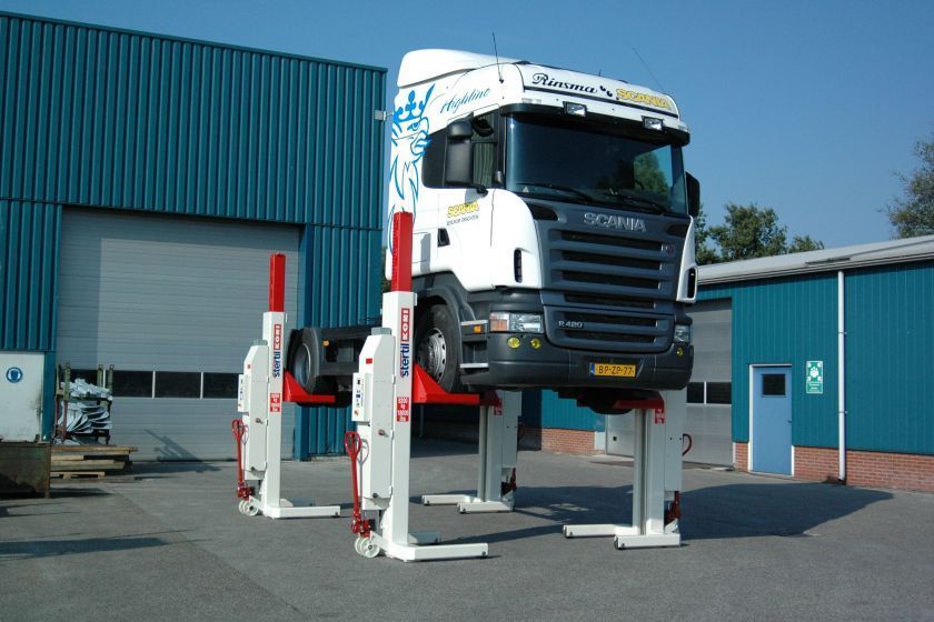 Stertil-Koni introduces the first wireless mobile column lift